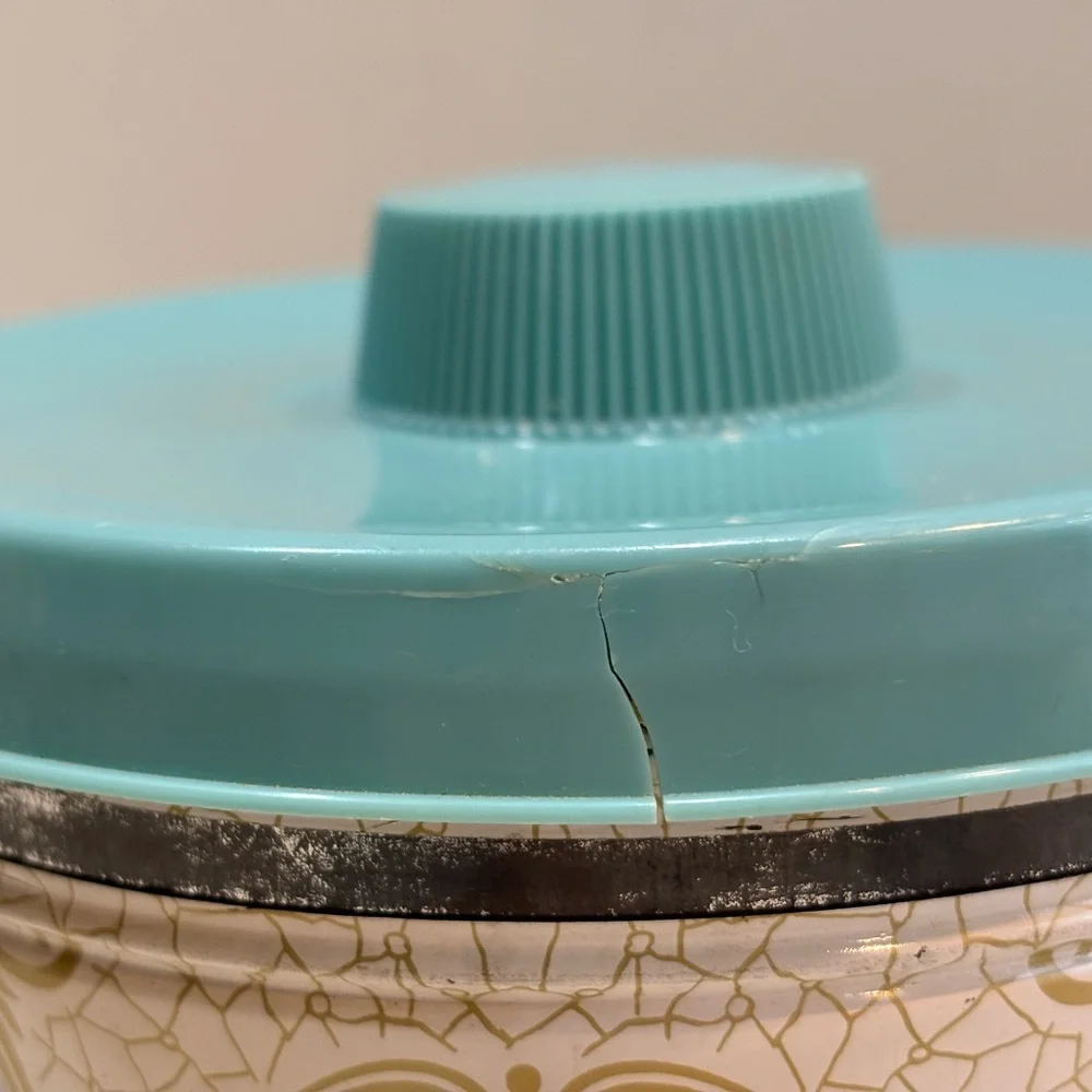 Vintage Floral Flower Tin Container with‎ Blue Lid